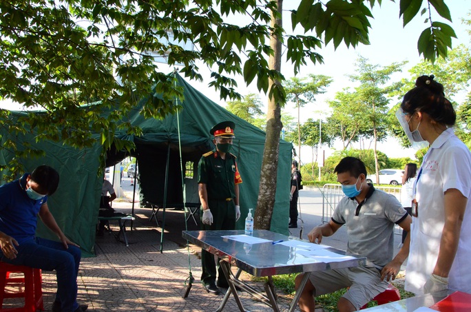 Triển khai 22 chốt kiểm soát dịch Covid-19, nhiều tài xế phải quay đầu vì không đủ điều kiện - Ảnh 5. Triển khai 22 chốt kiểm soát dịch Covid-19, nhiều tài xế phải quay đầu vì không đủ điều kiện - Ảnh 5.