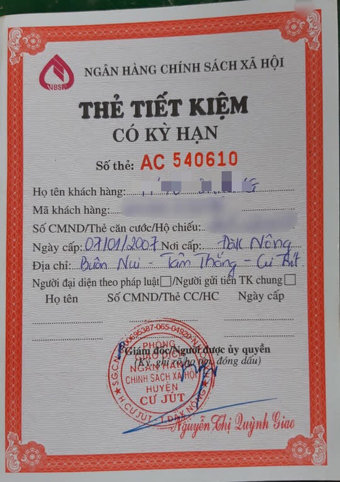 Cậu học trò nghèo bị giữ học bạ được hỗ trợ tiền học 5 năm - Ảnh 2. Cậu học trò nghèo bị giữ học bạ được hỗ trợ tiền học 5 năm - Ảnh 2.