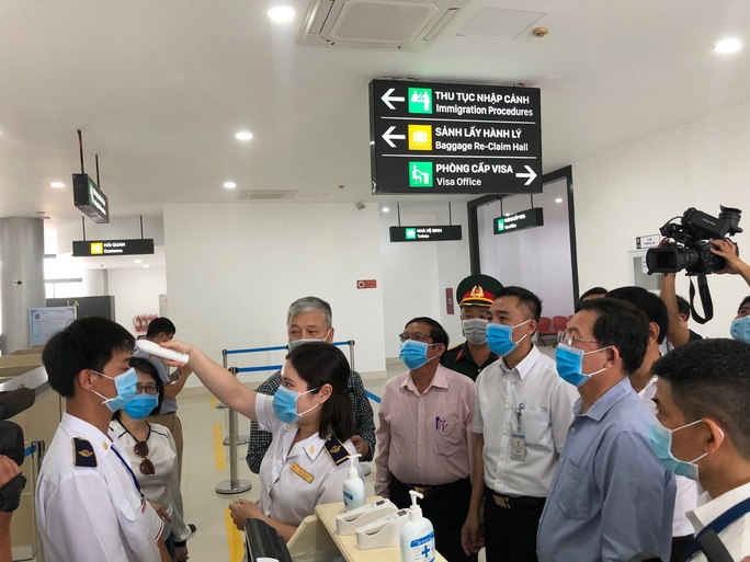 Chủ tịch tỉnh Bình Định nói về việc thuê máy bay chở 1.000 người về quê tránh dịch - Ảnh 2.
