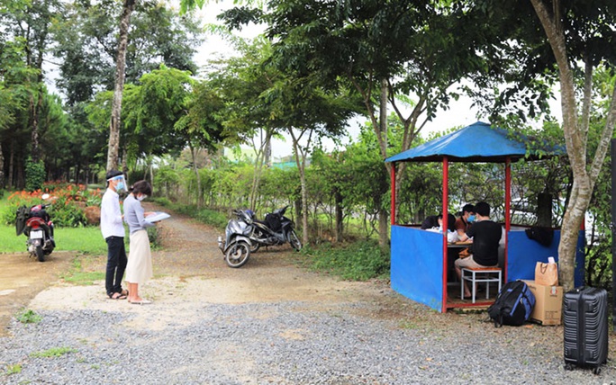 Lâm Đồng: Hoàn thiện và vận hành khu cách ly tập trung đón người dân từ TP HCM về - Ảnh 1.