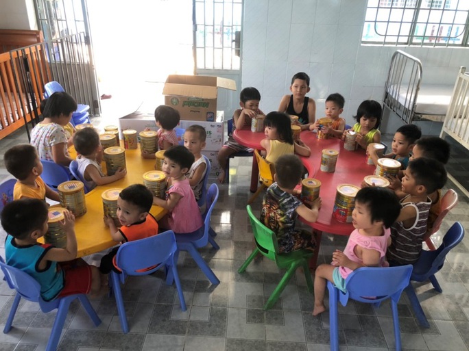Ấm lòng triệu bữa ăn dinh dưỡng cho trẻ em nghèo mùa dịch Covid-19 - Ảnh 3. Ấm lòng triệu bữa ăn dinh dưỡng cho trẻ em nghèo mùa dịch Covid-19 - Ảnh 3.