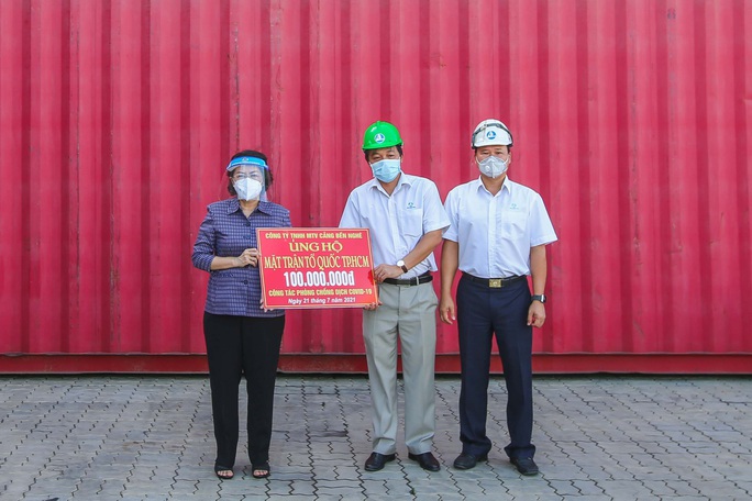 Gần 300 tấn nhu yếu phẩm ủng hộ người dân Thành phố Hồ Chí Minh đã đến Cảng Bến Nghé - Ảnh 4.