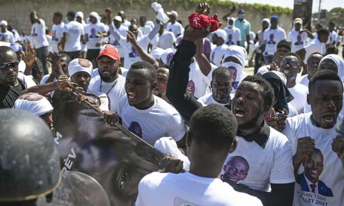 Hỗn loạn trong tang lễ cố Tổng thống Haiti - Ảnh 5.