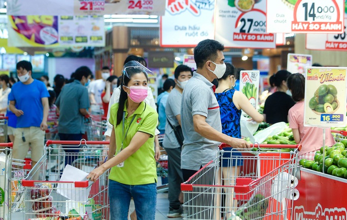 CLIP: “Đột nhập” siêu thị xem nguồn hàng trong ngày giãn cách xã hội - Ảnh 7.