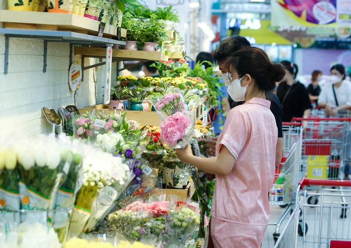 CLIP: “Đột nhập” siêu thị xem nguồn hàng trong ngày giãn cách xã hội - Ảnh 14.