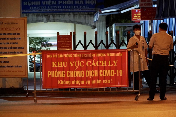 CLIP: Phong toả Bệnh viện phổi Hà Nội sau khi có chùm ca dương tính SARS-CoV-2 - Ảnh 7.