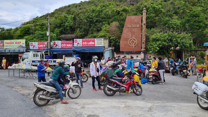 Chủ tịch Thừa Thiên - Huế khuyến cáo người dân không nên tự ý rời khỏi tâm dịch về quê - Ảnh 3.