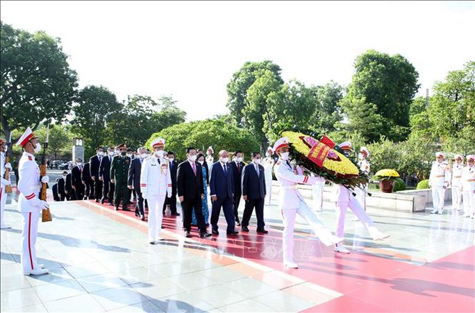 Lãnh đạo Đảng, Nhà nước tưởng niệm các Anh hùng liệt sĩ - Ảnh 1.