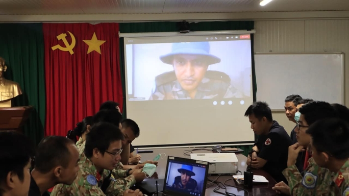 Bệnh viện dã chiến mũ nồi xanh Việt Nam - Ấn Độ tập huấn trực tuyến về Covid-19 - Ảnh 1.