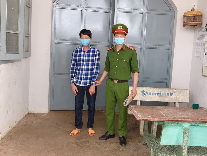 Khởi tố nhà báo dỏm cưỡng đoạt tài sản của cơ sở chăn nuôi - Ảnh 1.