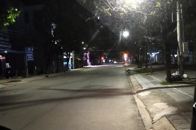 Chùm ảnh: Phú Quốc ngày đầu thực hiện không ra đường sau 18 giờ - Ảnh 4.