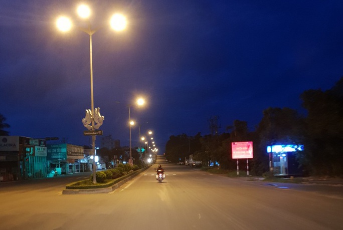Chùm ảnh: Phú Quốc ngày đầu thực hiện không ra đường sau 18 giờ - Ảnh 9.