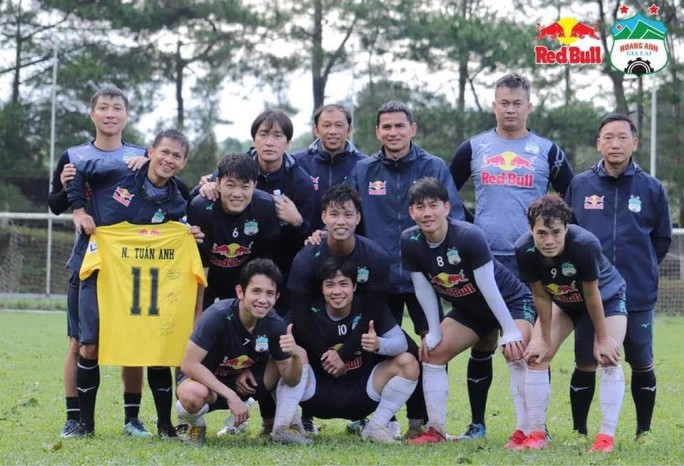 8 CLB không thể ngăn V-League hoãn dài hạn - Ảnh 1. 8 CLB không thể ngăn V-League hoãn dài hạn - Ảnh 1.