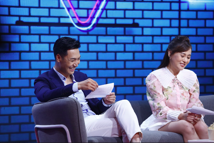 Phương Oanh - Mạnh Trường đưa nhau vào rạp xem Hương vị tình thân trong cuộc hẹn cuối tuần - Ảnh 3. Phương Oanh - Mạnh Trường đưa nhau vào rạp xem Hương vị tình thân trong cuộc hẹn cuối tuần - Ảnh 3.