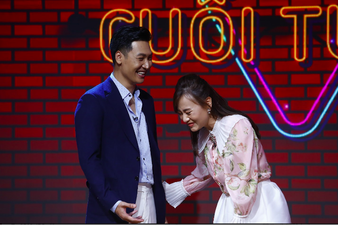Phương Oanh - Mạnh Trường đưa nhau vào rạp xem Hương vị tình thân trong cuộc hẹn cuối tuần - Ảnh 2. Phương Oanh - Mạnh Trường đưa nhau vào rạp xem Hương vị tình thân trong cuộc hẹn cuối tuần - Ảnh 2.