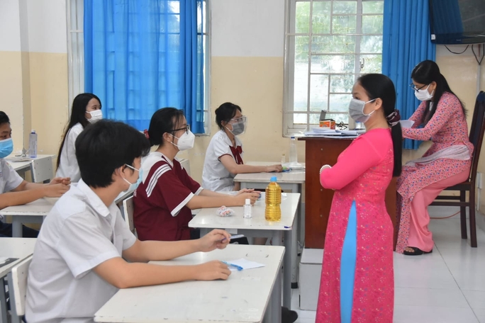 Gợi ý giải đề thi tốt nghiệp THPT 2021 môn văn - Ảnh 1.