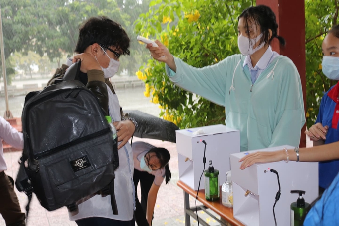 90 phút căng thẳng cùng thí sinh dự thi môn toán - Ảnh 6.