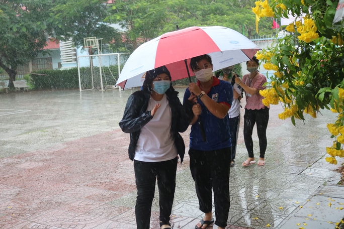 90 phút căng thẳng cùng thí sinh dự thi môn toán - Ảnh 4.