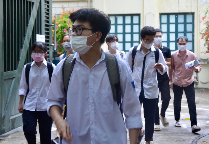Đề thi toán dễ thở, thí sinh mừng ra mặt - Ảnh 3.