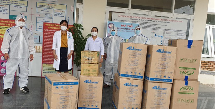 Lan tỏa yêu thương đến tuyến đầu chống dịch Phú Yên - Ảnh 4.