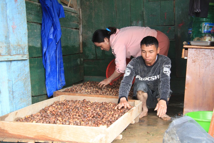 Lâm Đồng giải cứu thành công một gia đình bị lũ dữ cô lập - Ảnh 5. Lâm Đồng giải cứu thành công một gia đình bị lũ dữ cô lập - Ảnh 5.