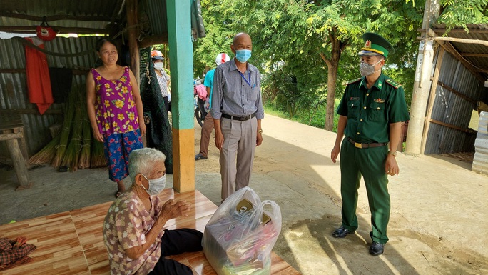 Cảnh sát biển và biên phòng ở Kiên Giang giúp dân nghèo ổn định cuộc sống - Ảnh 6. Cảnh sát biển và biên phòng ở Kiên Giang giúp dân nghèo ổn định cuộc sống - Ảnh 6.