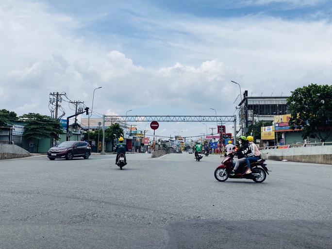 Hàng ngàn người về quê phải quay đầu xe tại cửa ngõ TP HCM - Ảnh 6.