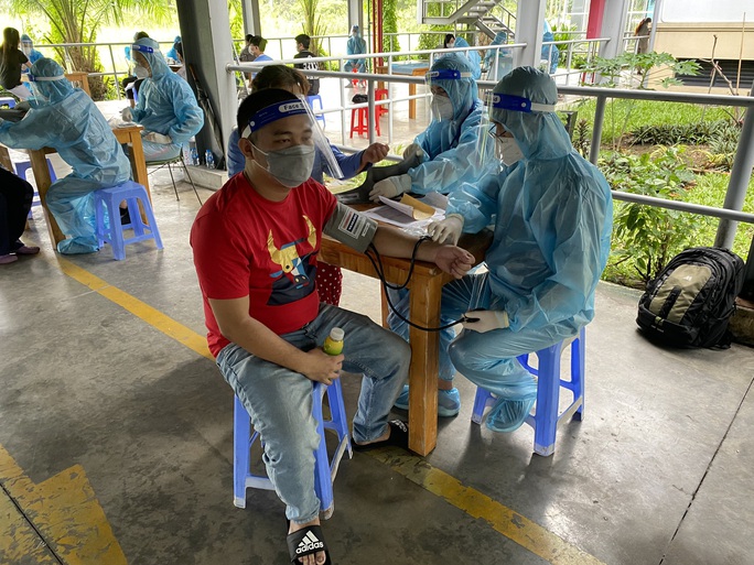 Hơn 300 công nhân KCX Tân Thuận được tiêm vắc-xin Vero Cell - Ảnh 2.