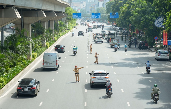 CLIP: Lập 6 tổ kiểm soát đặc biệt cơ động mạnh, nhiều người bị xử phạt - Ảnh 2.