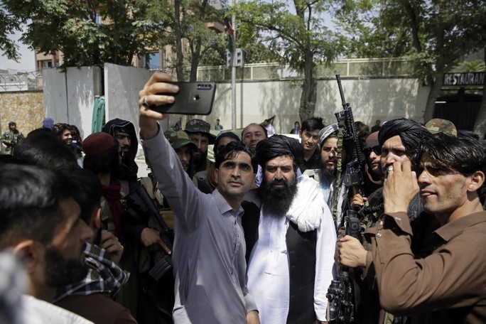 Taliban tổ chức quốc khánh, tuyên bố đã đánh bại Mỹ - Ảnh 3.
