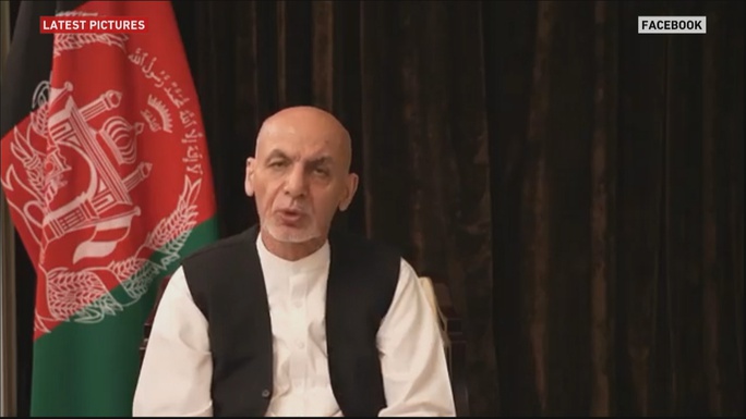 Tổng thống Afghanistan ra đi với quần áo, không phải hàng triệu USD - Ảnh 1.