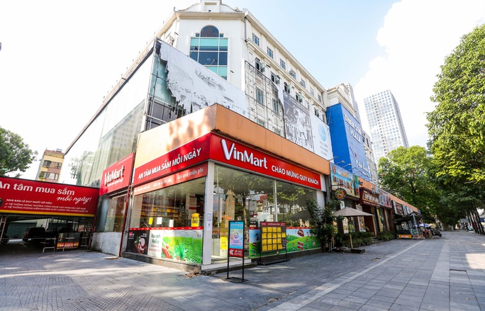 Cận cảnh nhiều siêu thị và cửa hàng VinMart/VinMart+ tạm đóng cửa - Ảnh 7.