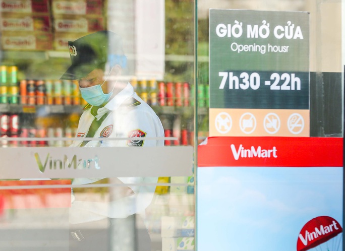 Cận cảnh nhiều siêu thị và cửa hàng VinMart/VinMart+ tạm đóng cửa - Ảnh 8.