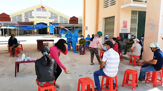 Bình Định: Phát hiện nhiều người nhiễm SARS-CoV-2 liên quan chợ đầu mối Gò Bồi - Ảnh 1.