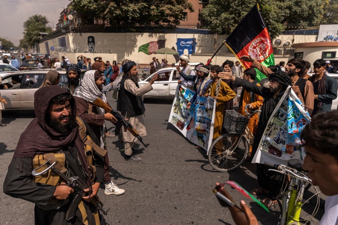 Chạy đua tháo ngòi khủng hoảng Afghanistan - Ảnh 1.