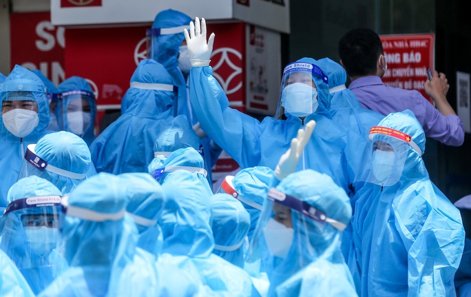 CLIP: Hàng trăm nhân viên y tế lấy mẫu liên quan chùm ca nhiễm SARS-CoV-2 phức tạp - Ảnh 10.