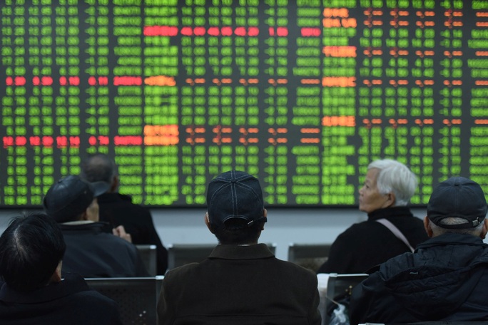 Hơn 560 tỉ USD bốc hơi khỏi thị trường chứng khoán Trung Quốc - Ảnh 1.