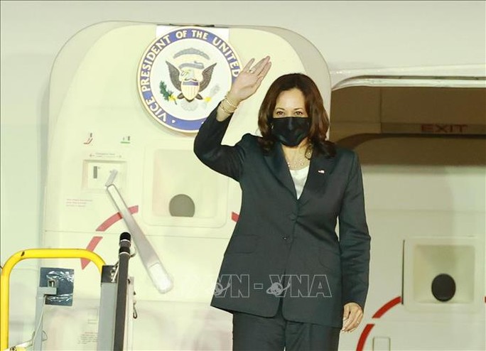 Không lực 2 của Phó Tổng thống Mỹ Kamala Harris tới Nội Bài - Ảnh 5.