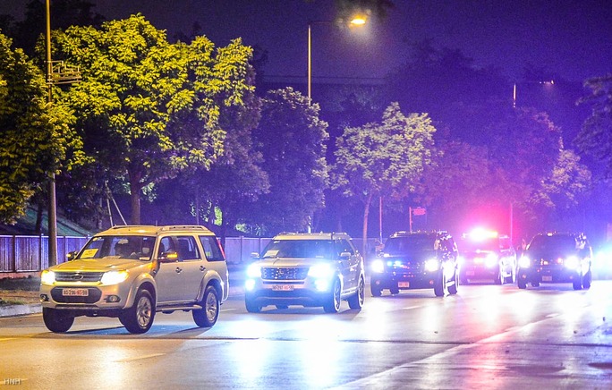 CLIP: Dàn xe đặc chủng của mật vụ Mỹ tháp tùng Phó Tổng thống Kamala Harris tại Hà Nội - Ảnh 8.