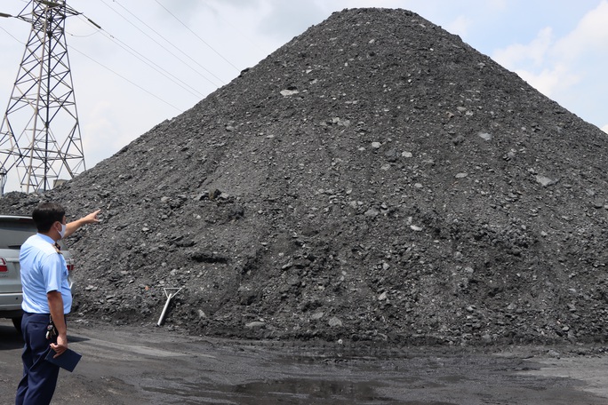 Đột kích nhiều bãi than, phát hiện hàng chục ngàn tấn không rõ nguồn gốc - Ảnh 3.