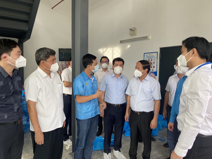Phó Thủ tướng Lê Văn Thành thăm công nhân “3 tại chỗ” tại KCX Tân Thuận - Ảnh 3.