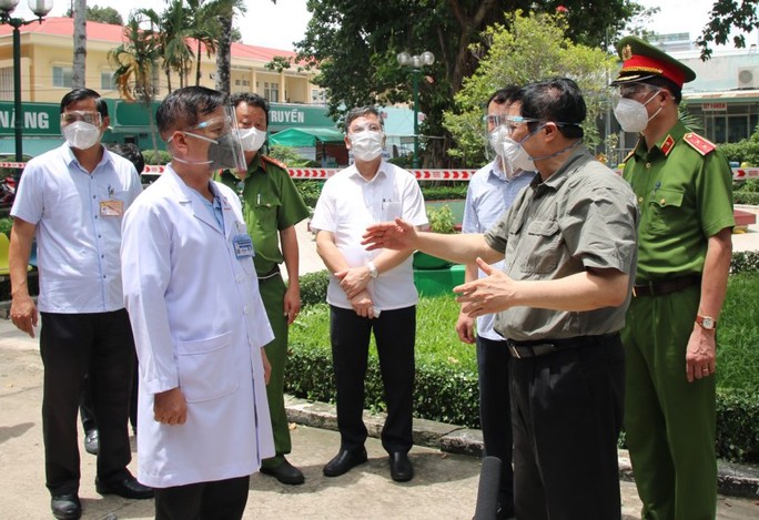 Thủ tướng Phạm Minh Chính kiểm tra công tác phòng chống dịch Covid-19 tại TP HCM - Ảnh 11.