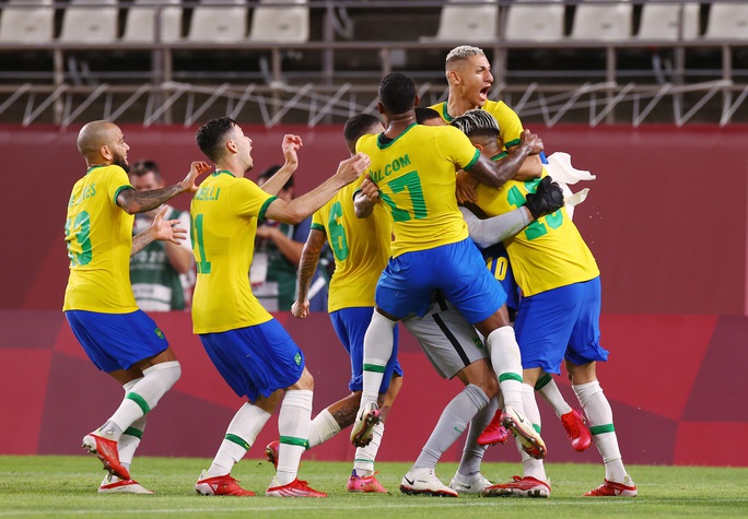 Tuyển Brazil thắng luân lưu, lọt vào chung kết Olympic Tokyo 2020 - Ảnh 10.