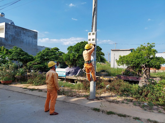 PC Quảng Ngãi: Đảm bảo cấp điện tại các khu vực giãn cách theo Chỉ thị 16 - Ảnh 1.