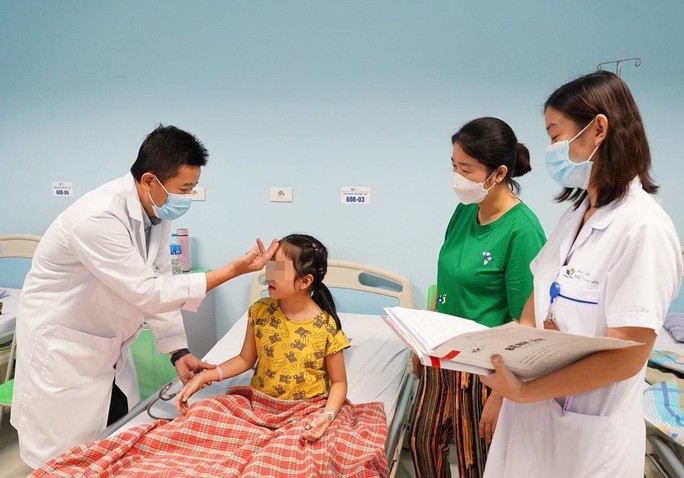 Nhiều trẻ bị biến chứng viêm ruột thừa do điều trị muộn - Ảnh 1.