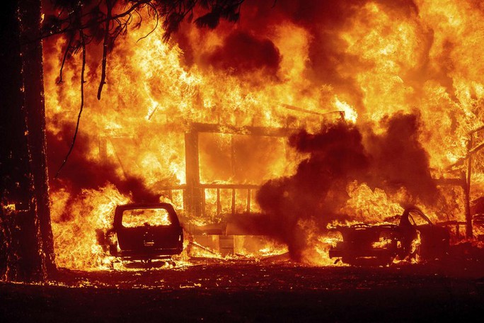 Thị trấn Greenville của bang Califorbia bị xóa sổ trong biển lửa - Ảnh 4.