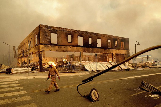 Thị trấn Greenville của bang Califorbia bị xóa sổ trong biển lửa - Ảnh 5.