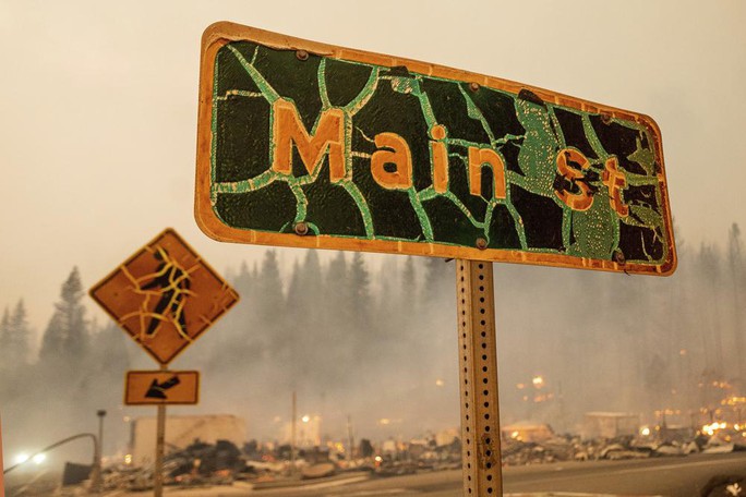 Thị trấn Greenville của bang Califorbia bị xóa sổ trong biển lửa - Ảnh 8.