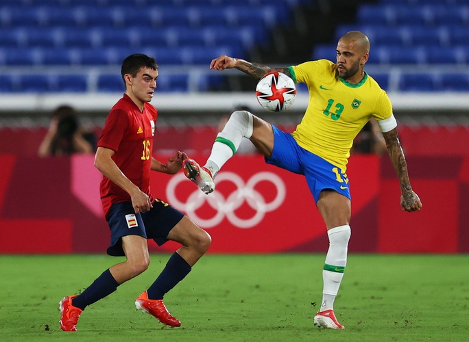 Dani Alves - Thủ lĩnh tinh thần tuyển Brazil - Ảnh 1.