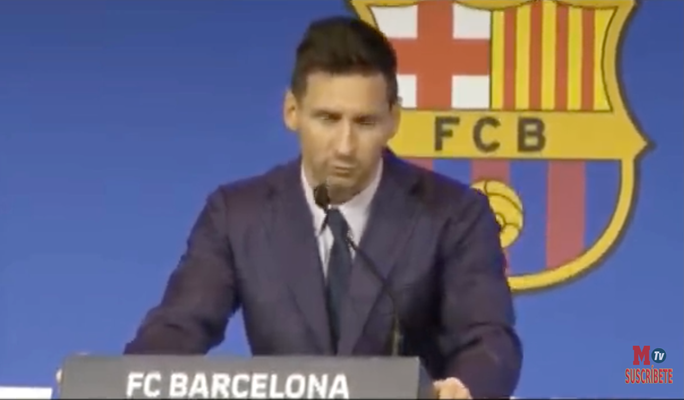 Messi khóc trong buổi họp báo chia tay Barcelona - Ảnh 1.